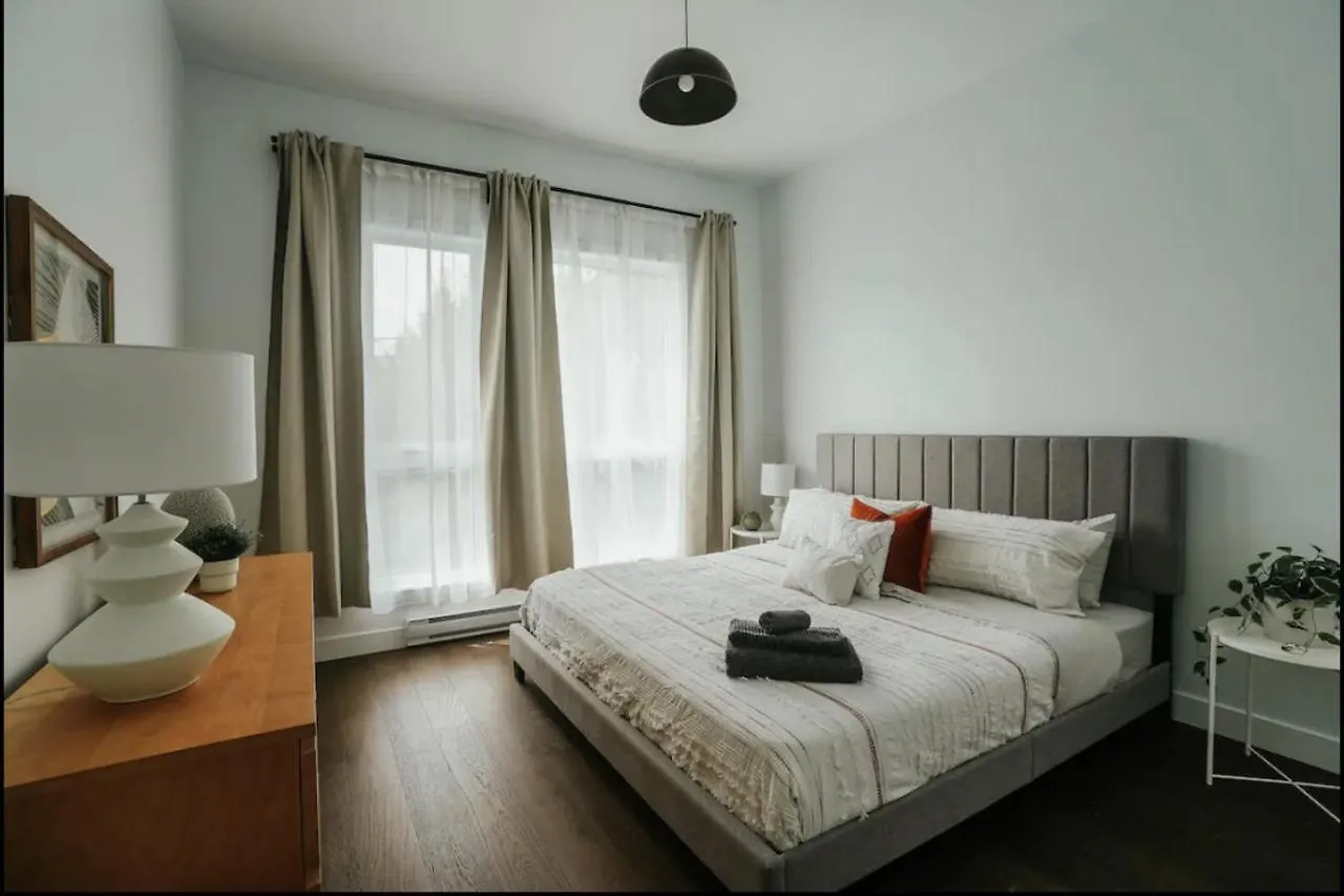 Stylish And Bright 2Bdr Near St-Hubert Plaza Apartment Montreal 0*,