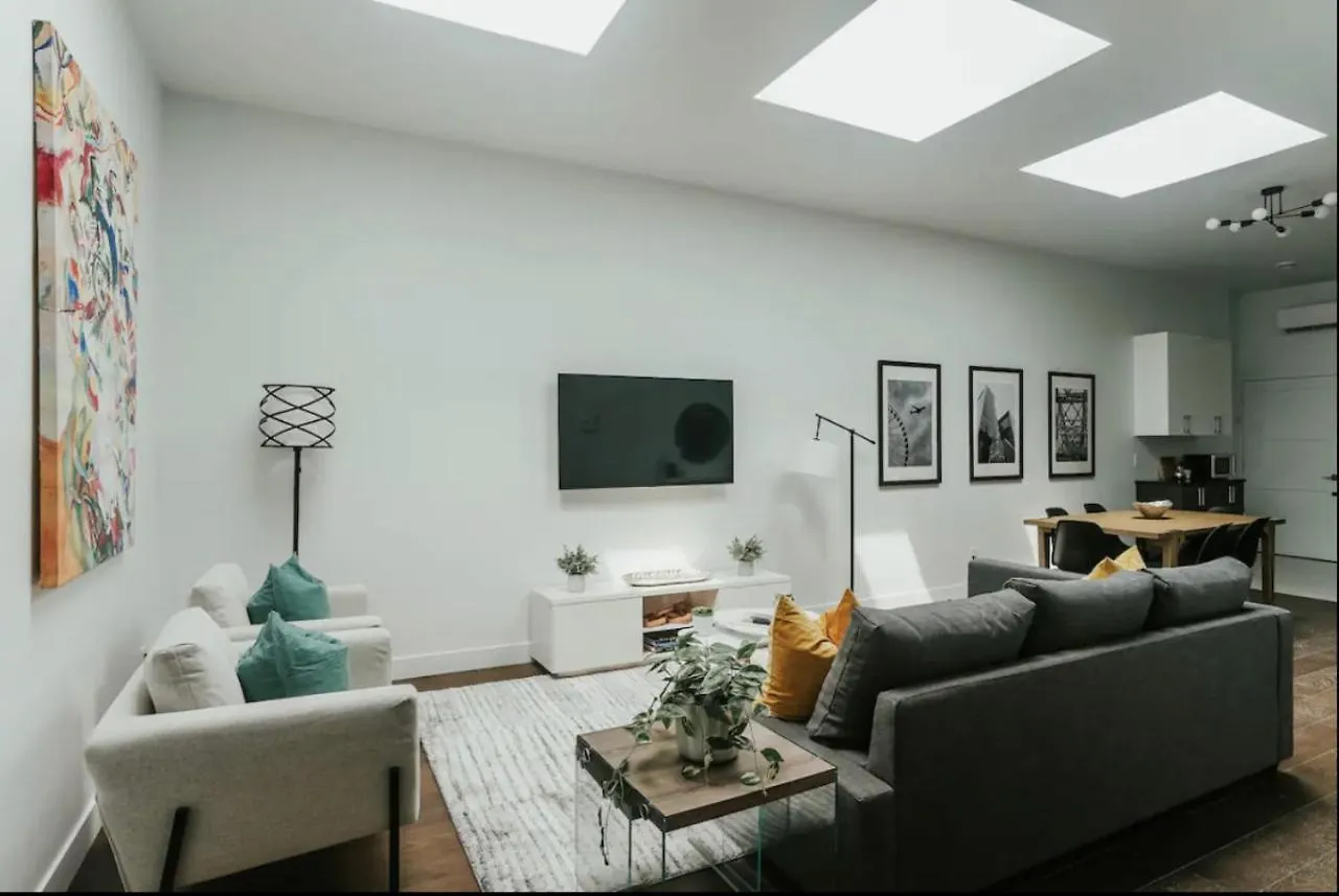 Stylish And Bright 2Bdr Near St-Hubert Plaza Apartment Montreal