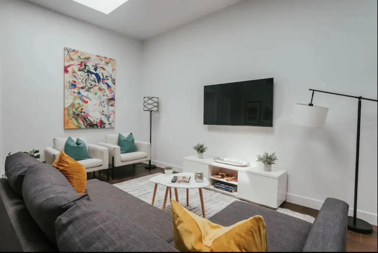 Stylish And Bright 2Bdr Near St-Hubert Plaza Apartment Montreal 0*,