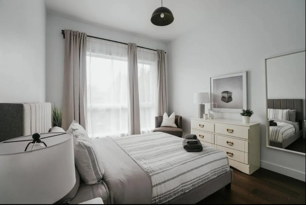 Stylish And Bright 2Bdr Near St-Hubert Plaza Apartment Montreal 0*,  Canada