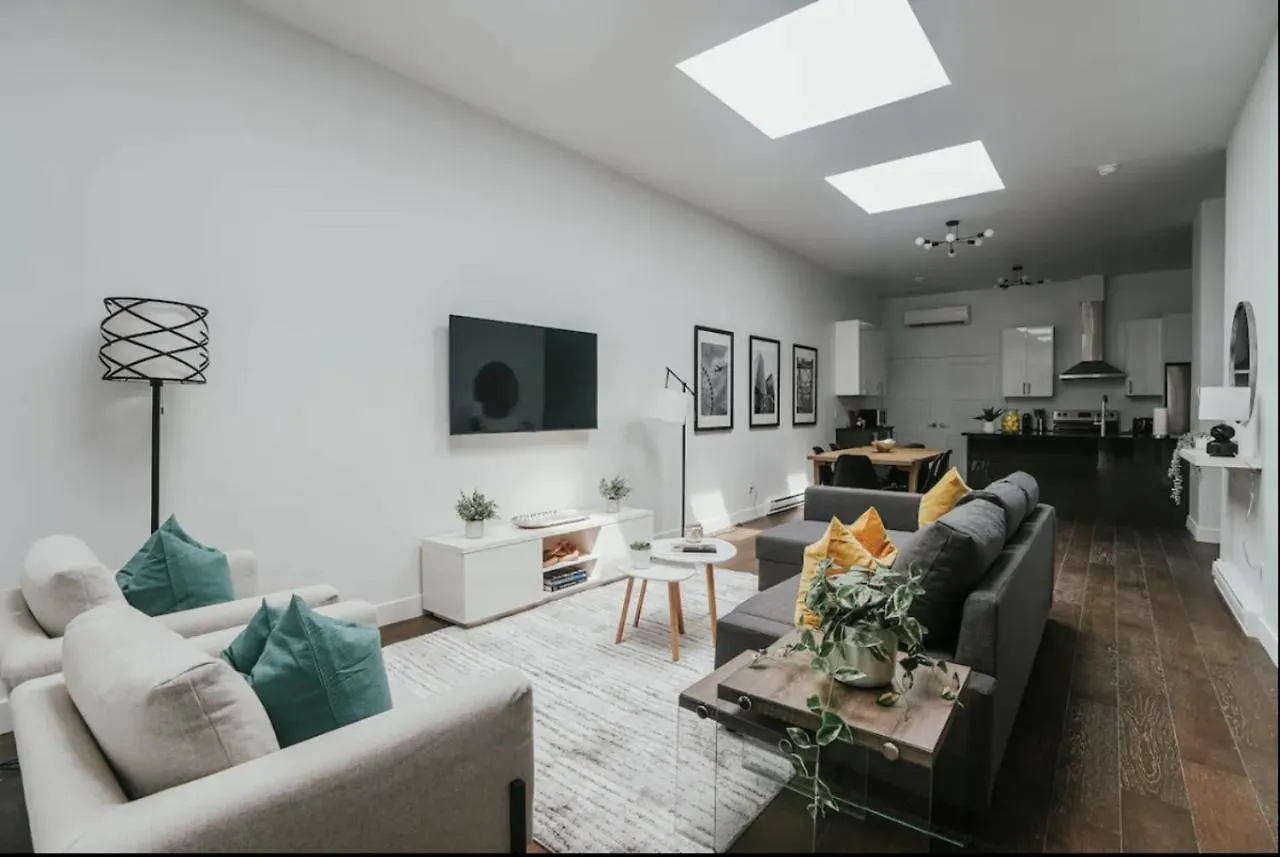 Stylish And Bright 2Bdr Near St-Hubert Plaza Apartment Montreal