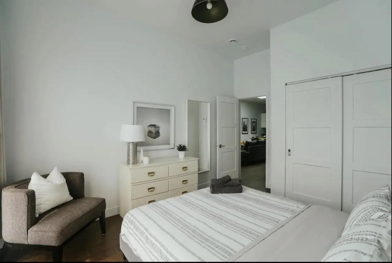Stylish And Bright 2Bdr Near St-Hubert Plaza Apartment Montreal Canada