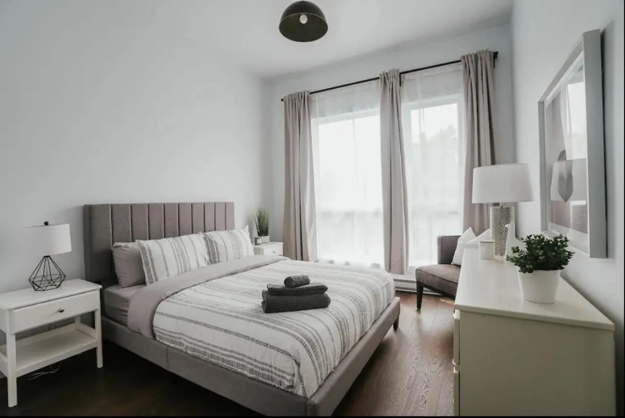 Stylish And Bright 2Bdr Near St-Hubert Plaza Apartment Montreal Canada