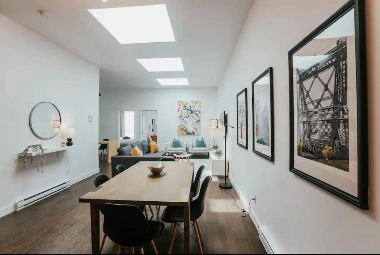 Stylish And Bright 2Bdr Near St-Hubert Plaza Apartment Montreal