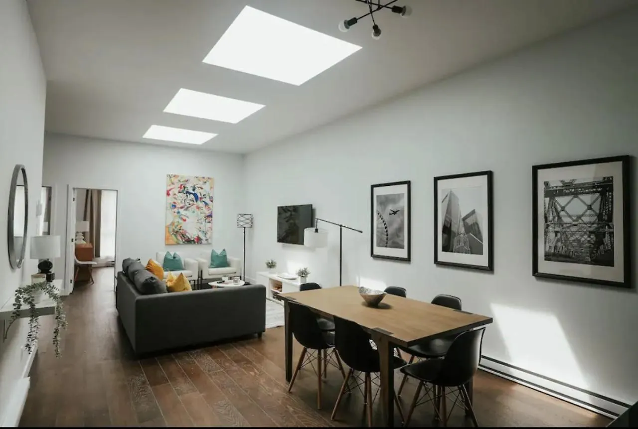 Stylish And Bright 2Bdr Near St-Hubert Plaza Apartment Montreal